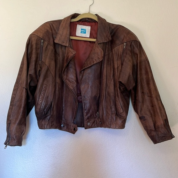 tanery west Jackets & Blazers - Beautiful brown leather jacket, it has shoulder pads